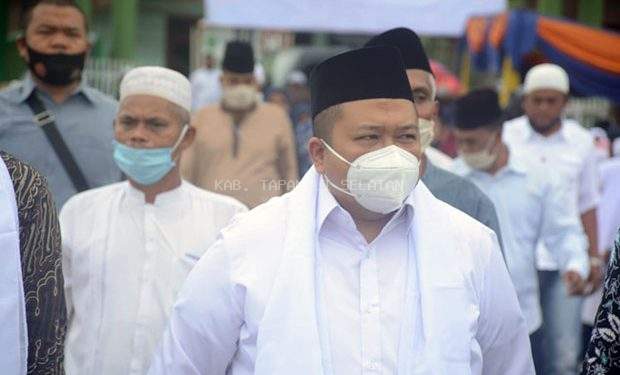 Bupati Tapsel Apresiasi Seluruh Jajaran yang Sudah Kerja Keras Bersihkan Material Longsor di Sipagimbar