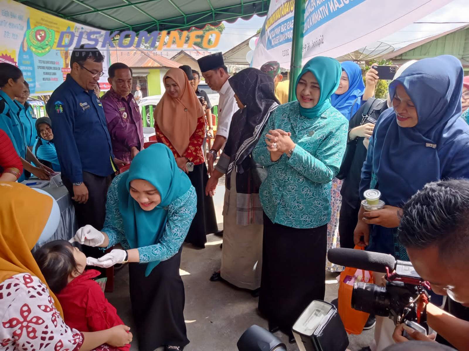 Ny. Nawal Lubis Bersama Ketua TP PKK Tapsel Kunjungi Pelaksanaan Sub PIN Polio di Kelurahan Baringin Sipirok