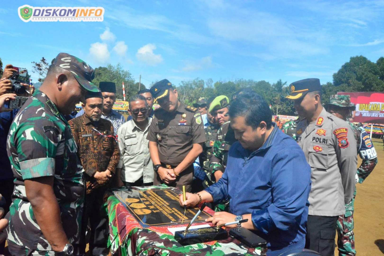 Danrem 023/KS tutup TMMD ke-117, Bupati Tapsel ucapkan terima kasih