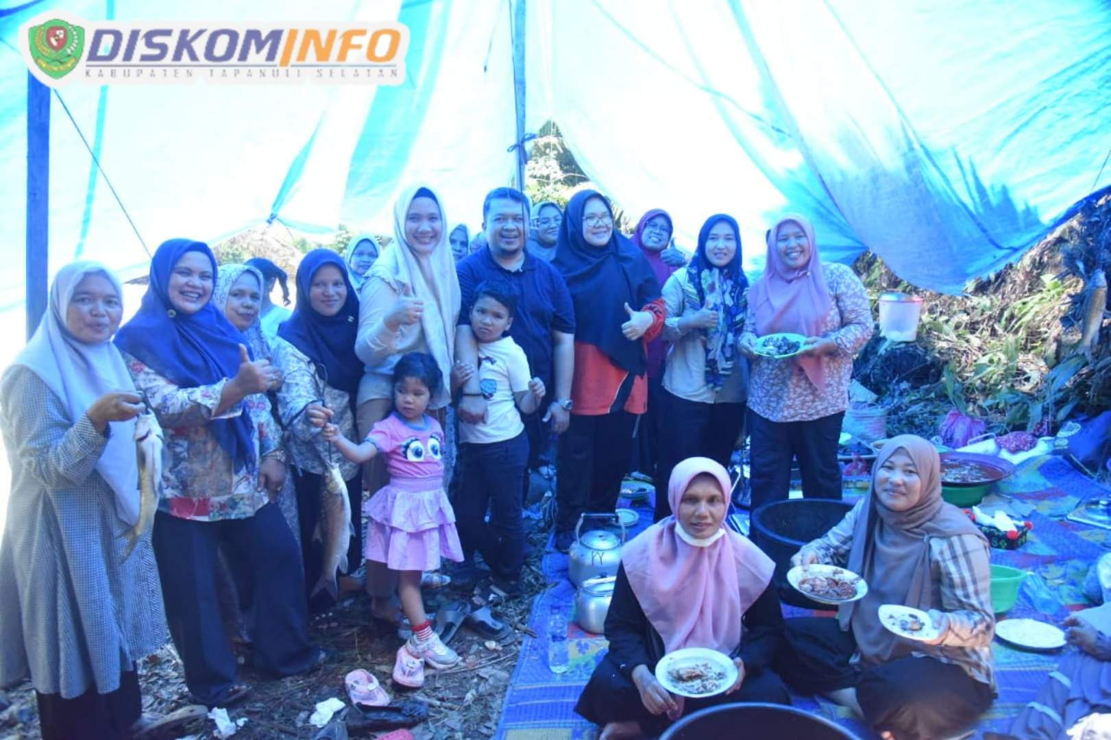 Hadiri Pembukaan Lubuk Larangan, Bupati Tapsel Ikut Tangkap Ikan