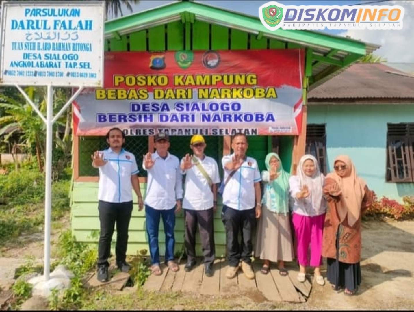 Kaum Emak-emak di Desa Sialogo, Kecamatan Angkola Barat, mengaku siap mendukung maupun berkolaborasi dengan Kapolres Tapsel AKBP Imam Zamroni, SIK, MH, dalam rangka berantas narkoba