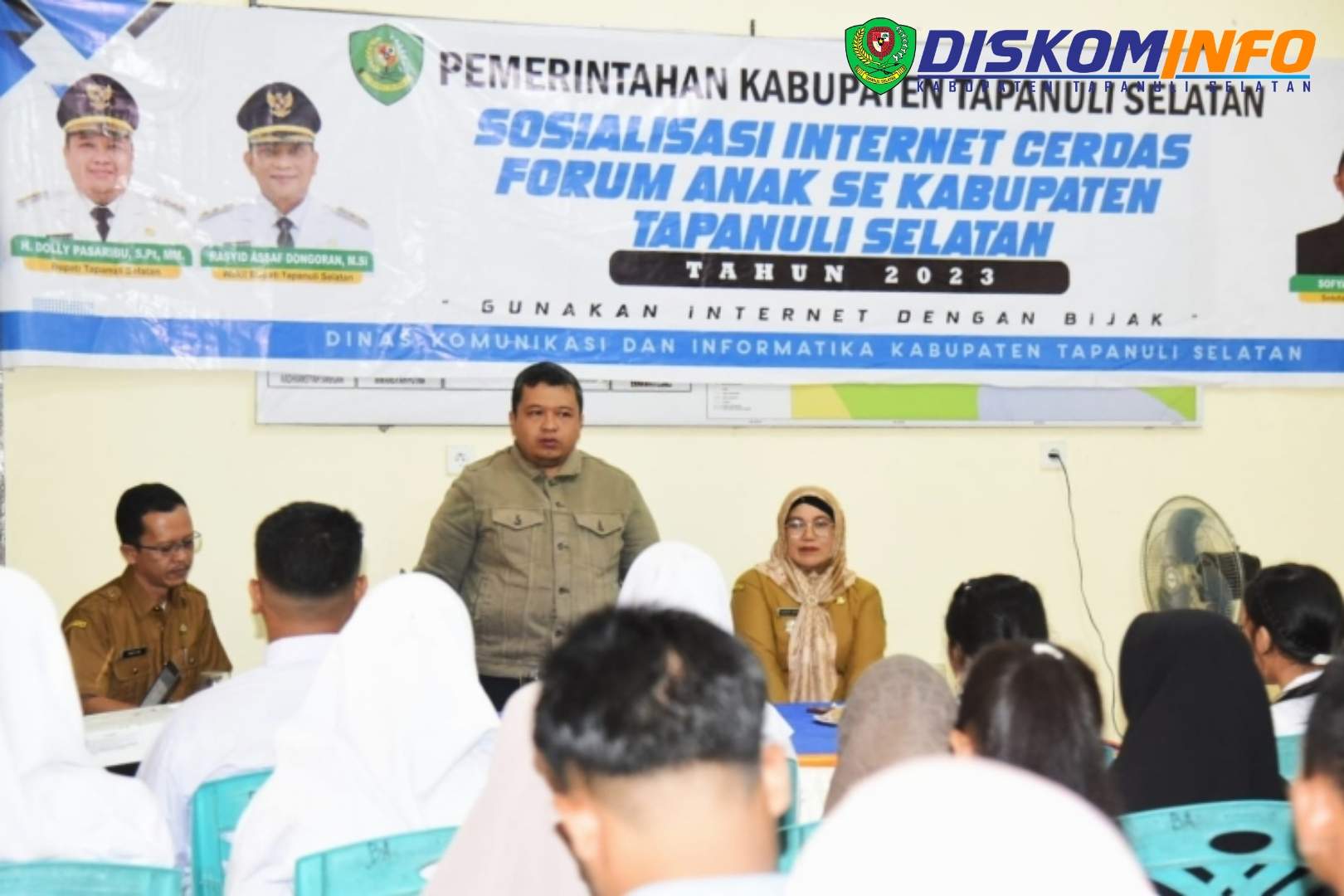 Hadiri Sosialisasi Internet Cerdas Forum Anak se-Tapsel, Bupati Imbau Anak-Anak dan Remaja Untuk Bijak Dalam Bermedsos