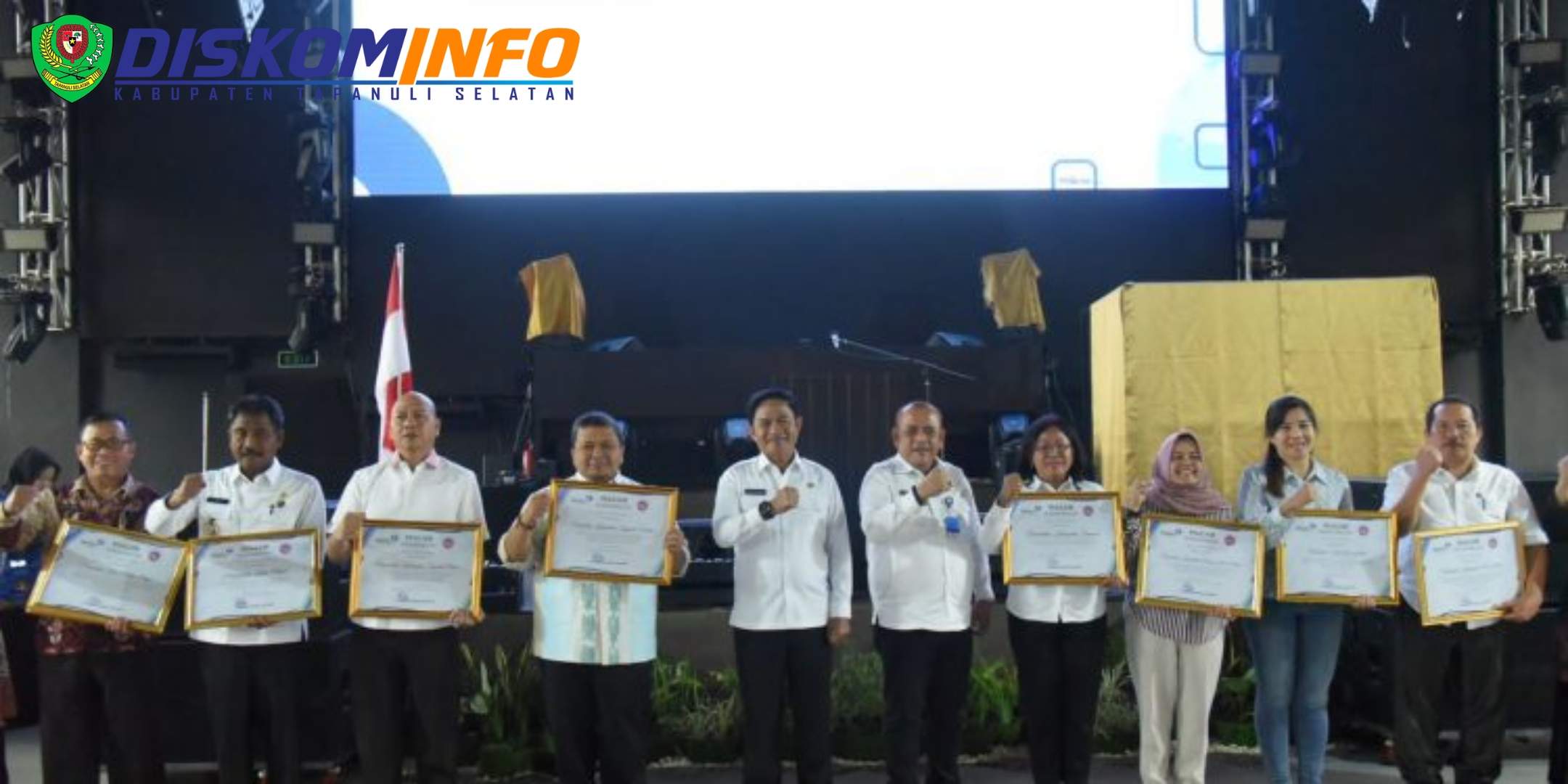 Komitmen Turunkan Stunting, Bupati Tapsel Terima Penghargaan