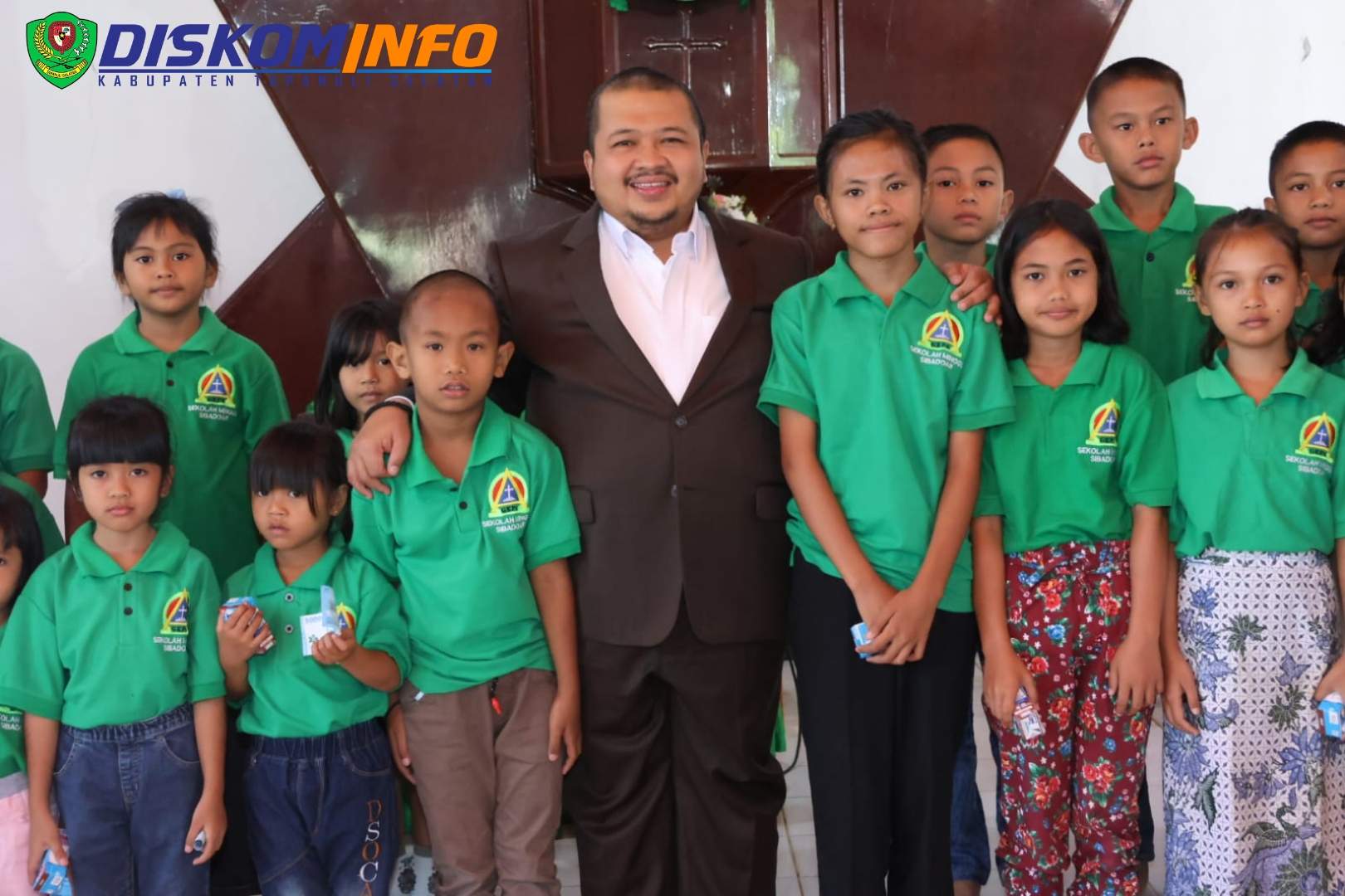 Kedatangan Bupati Tapsel dan Thariq Disambut Hangat Anak-Anak Sekolah Minggu