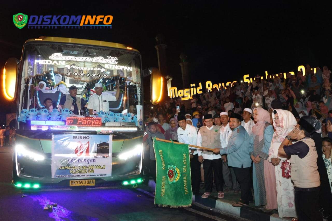 Ribuan Masyarakat Padati Pelepasan 220 JCH Tapsel Menuju Asrama Haji Medan