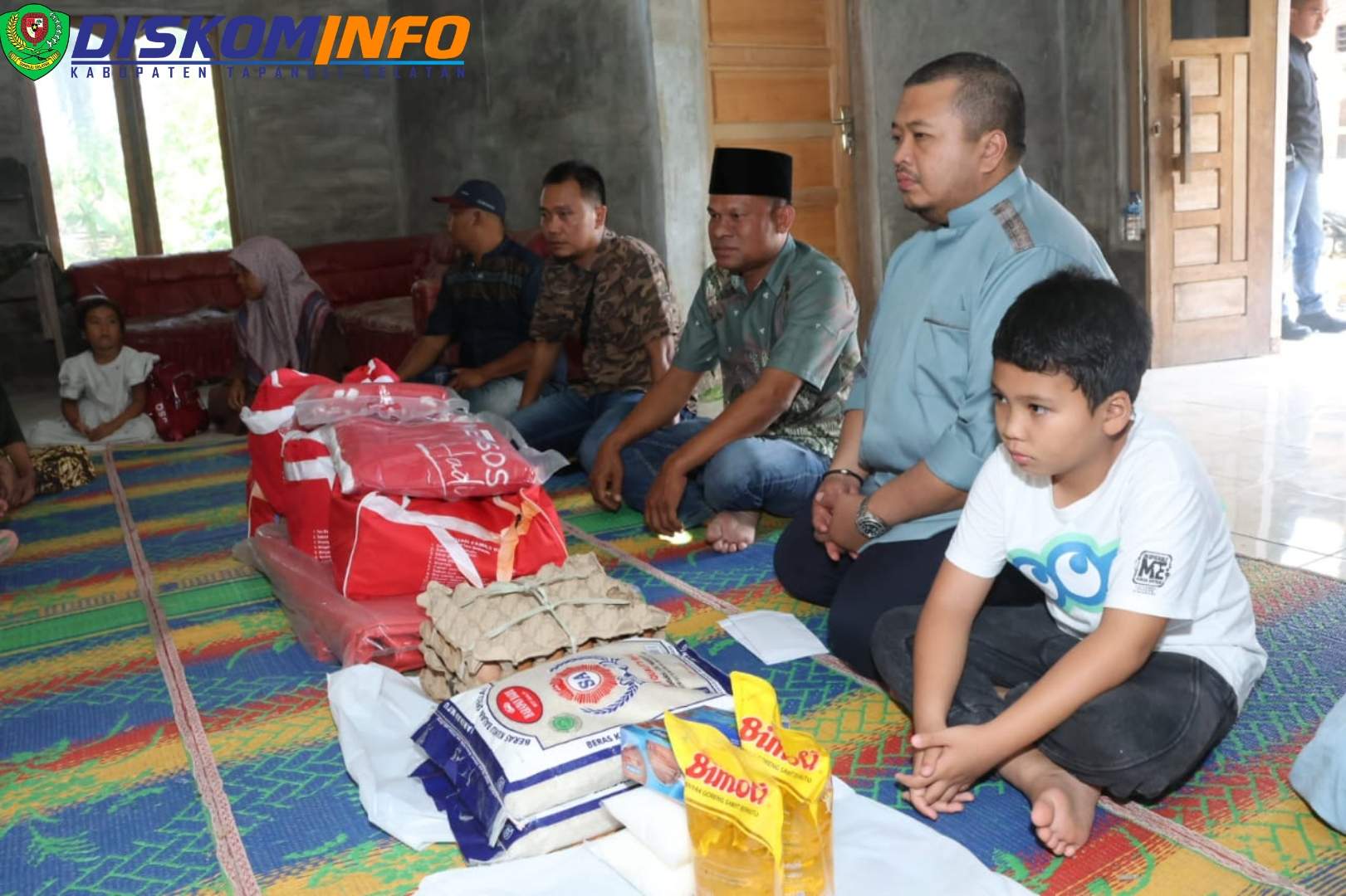 Bupati Tapsel Santuni 2 Keluarga Korban Kebakaran di Desa Huta Holbung