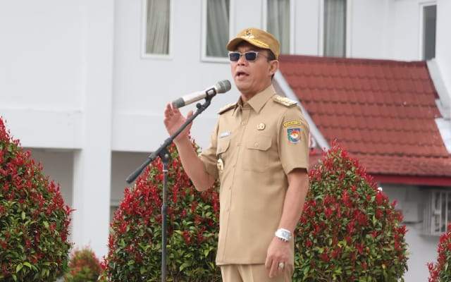 Bupati Tapsel Tekankan Disiplin Pegawai, Ancam Sanksi Tegas