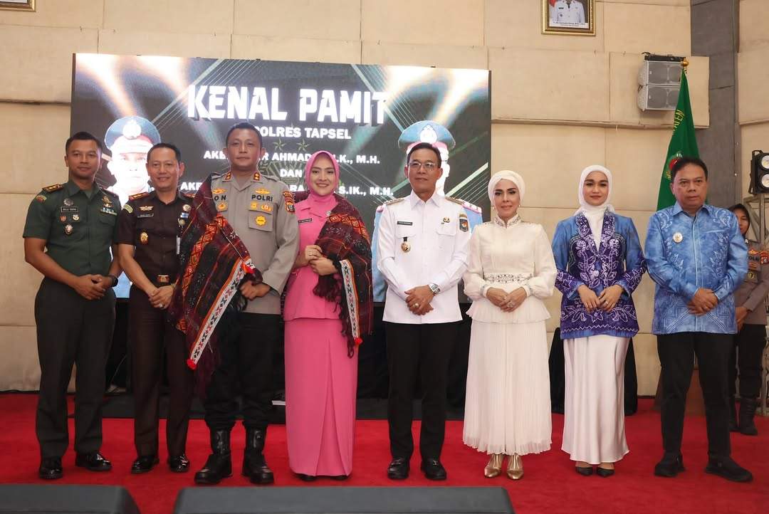 Bupati Tapsel H.Gus Irawan Pasaribu Hadiri Sertijab Kapolres Tapsel.