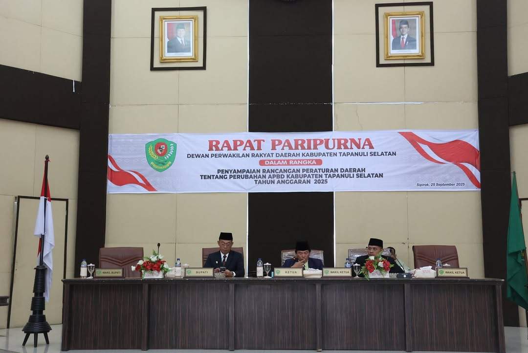 Bupati Tapsel Sampaikan Nota Keuangan Perubahan APBD 2025 ke DPRD