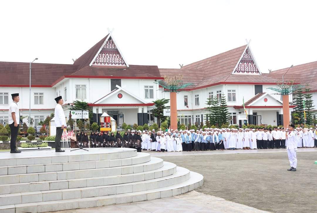 Peringati HSN 2025, Bupati Tapsel Serukan Santri Kawal Indonesia Menuju Peradaban Dunia