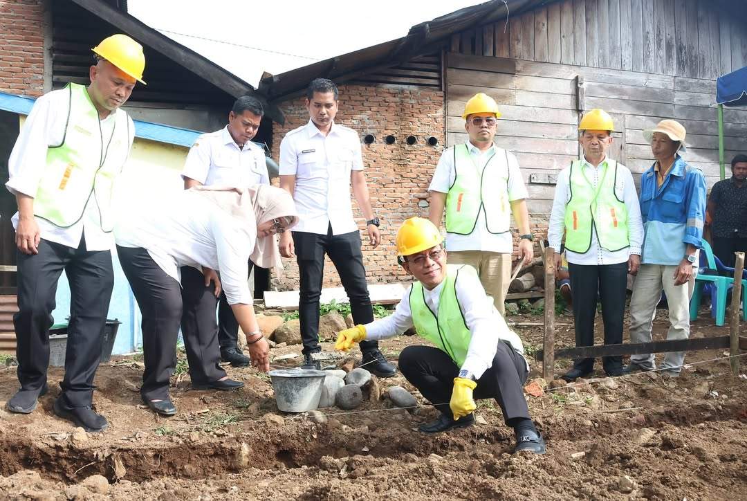 50 Keluarga di Tapsel Terima BSPS 2025, Bupati: Pemotongan Transfer Tidak Menghambat Pembangunan