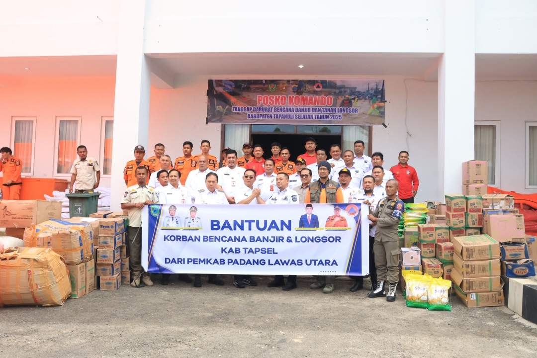Wujud Solidaritas Dalihan Natolu, Pemkab Paluta Serahkan Bantuan untuk Korban Banjir dan Longsor Tapsel