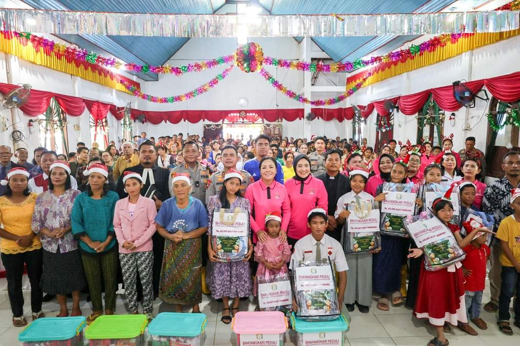 Natal di Tengah Duka, Kapolda Sumut dan Kapolres Tapsel Hadir Menguatkan Warga Terdampak