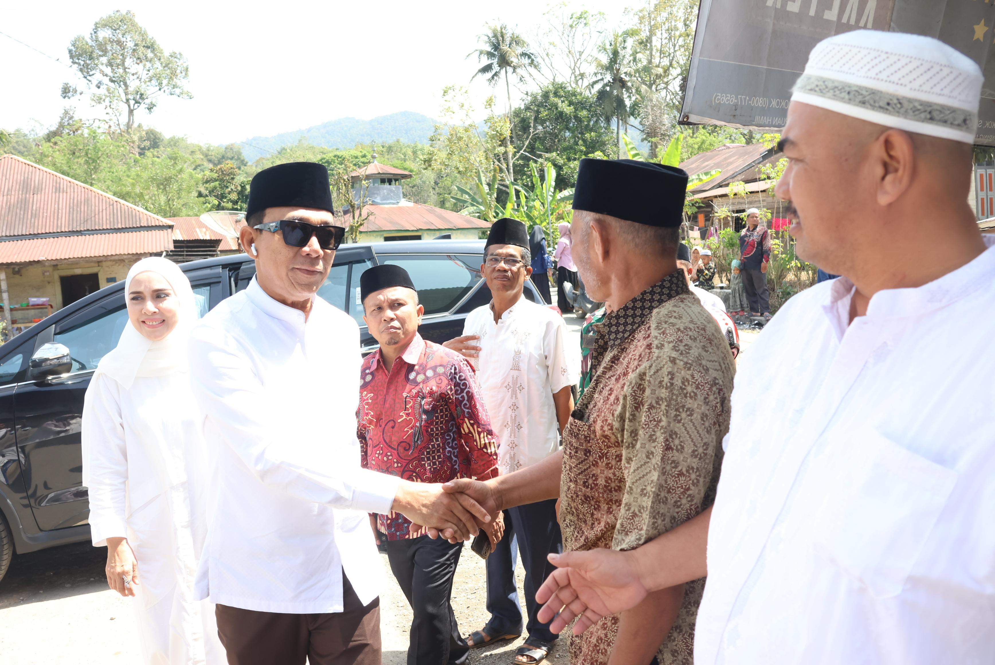 Bupati Gus Irawan dan Ketua TP PKK Tapsel Hadiri Pengajian Akbar BKMT Arse dan Safari Isra’ Mi’raj Sekaligus Penyambutan Bulan Suci Ramadhan 1447 H