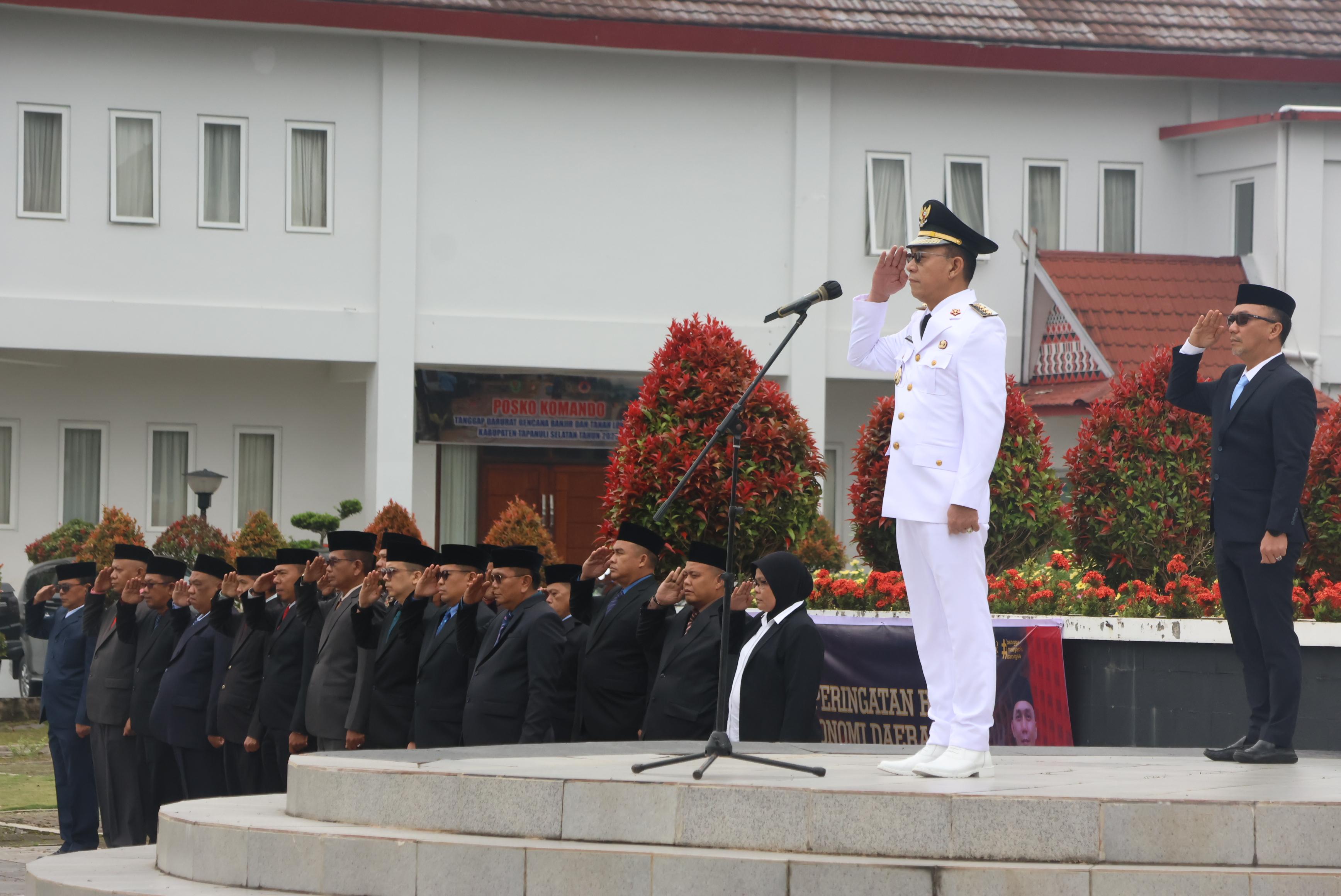 Bupati Tapsel Jadi Inspektur Upacara Peringatan Hari Otonomi Daerah ke-30 Tahun 2026