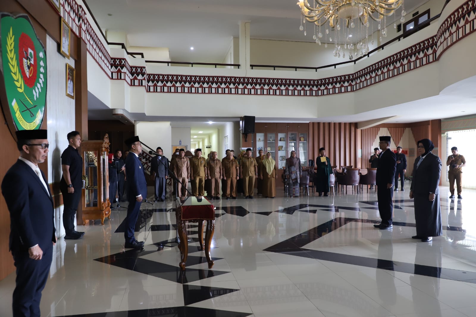 Bupati Tapsel Lantik Dua Pejabat Pimpinan Tinggi Pratama, Perkuat Pendidikan dan Pengawasan Daerah